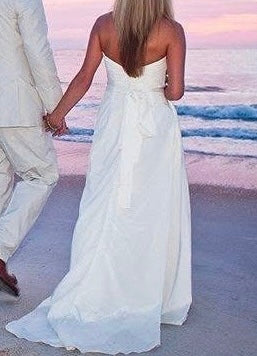 Elegant Sleeveless Wedding Gown